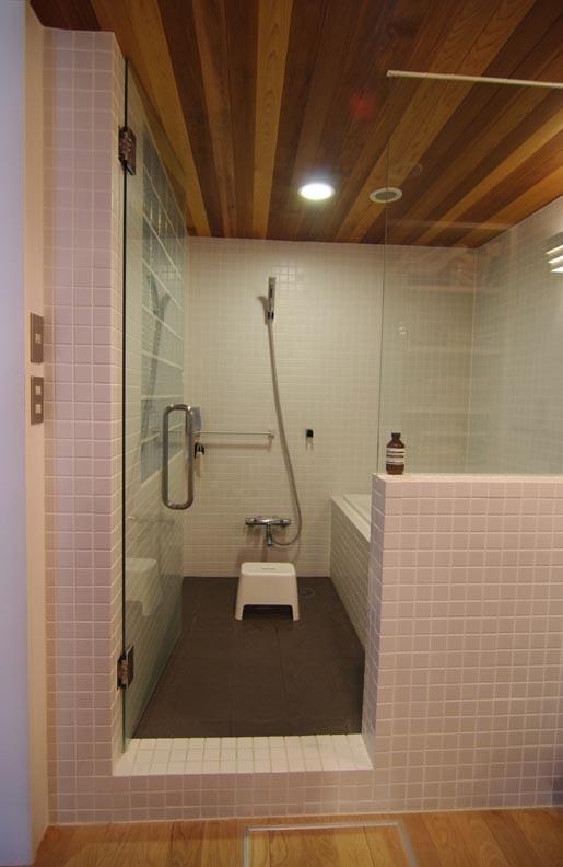 バス/トイレ事例：レッドシダーの天井が美しい洗面（中古マンションのスケルトンリフォーム（東京　足立））