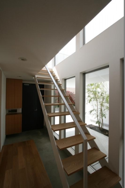 オープン型階段 (善福寺の家)