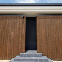 HOUSE SD　『木板塀の家』-アプローチ
