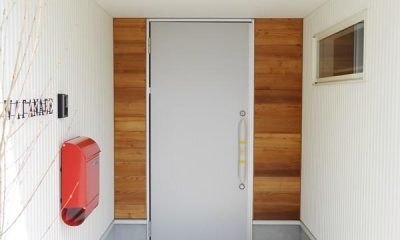 Mハウス　施工例2 (ツーロックタイプのおしゃれな玄関ドア)