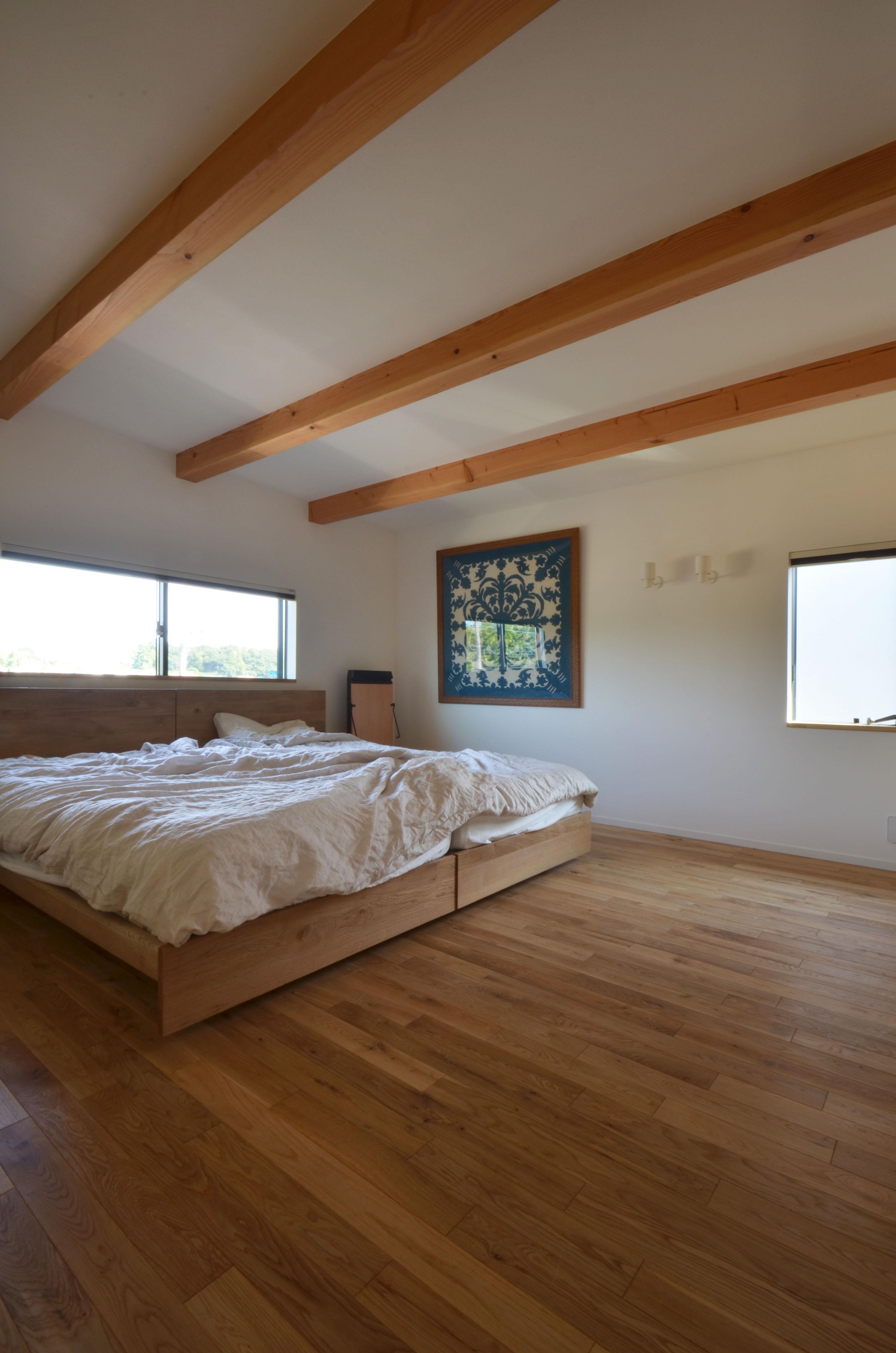 ベッドルーム事例：寝室（元石川町Ｍ邸－おおらかな片流れ屋根の下から望む眺めの家－）