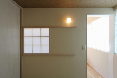障子の室内窓 (天蓋のある家『内・外を覆う格子天井』)
