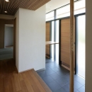 Yokono ARK 『３つの中庭をもつ家』の写真 玄関
