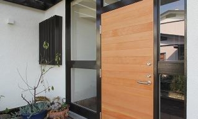 桜台の呼吸する家　『吹抜けのある戸建てのリノベーション』 (玄関)