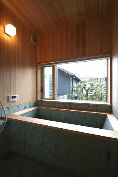 十和田石の浴槽 (SKY FIELD HOUSE『現代古民家』)
