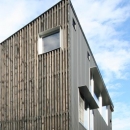 SKY FIELD HOUSE『現代古民家』の写真 竪格子とガルバリウム鋼板小波板の外壁
