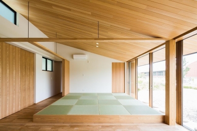 琉球畳を敷いた畳スペース (自然の恵みを感じる家)