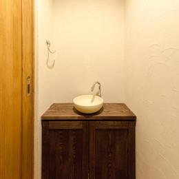 『黒瀬の家』 赤瓦の日本家屋リノベーション (トイレ)