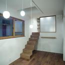 玄関を共有する二世帯のリノベーション：『青葉区の二世帯住宅』の写真 1階個室