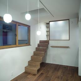 玄関を共有する二世帯のリノベーション：『青葉区の二世帯住宅』 (1階個室)