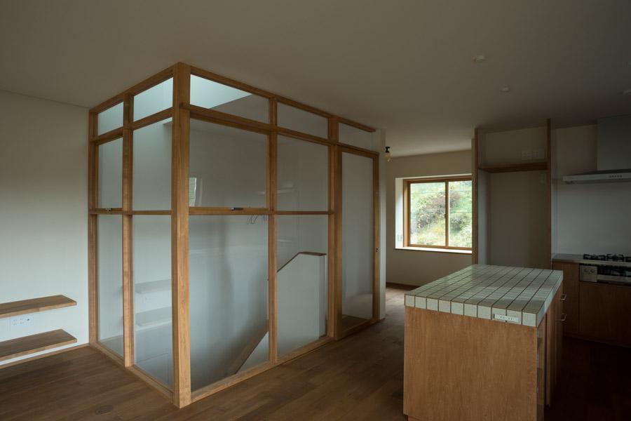 ショセット建築設計室「玄関を共有する二世帯のリノベーション：『青葉区の二世帯住宅』」