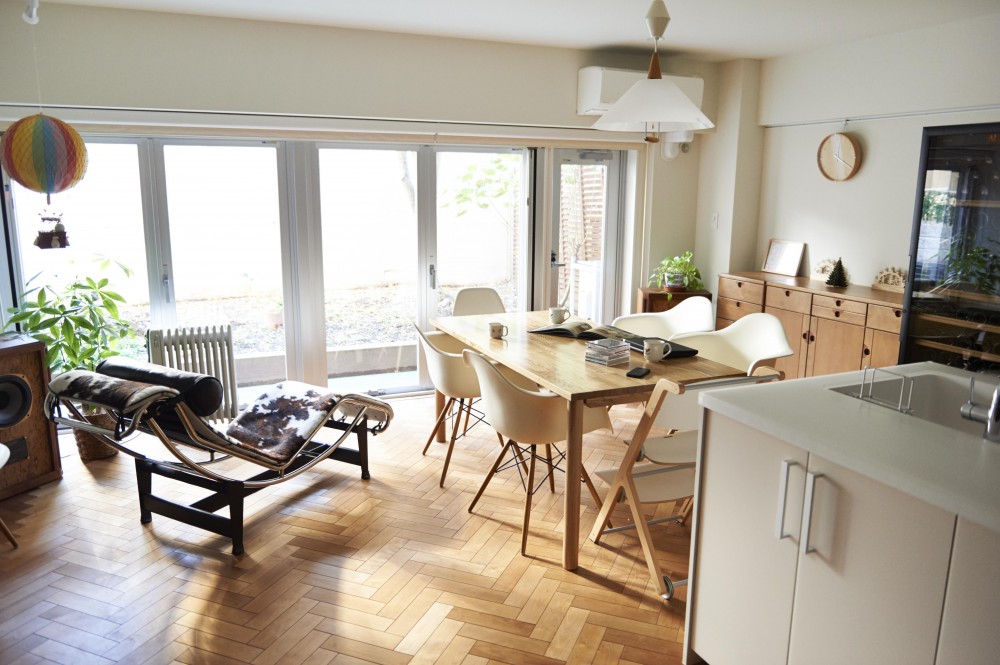 ブリュッセルのアパートメントのように、家族が心地よく過ごせる空間に暮らしたい (リビングダイニング)