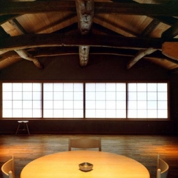 岡谷の民家再生-食堂から居間を見る