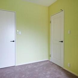 部屋によって壁の色を楽しみたい。クラシカルフレンチのような雰囲気の空間 (洋室)