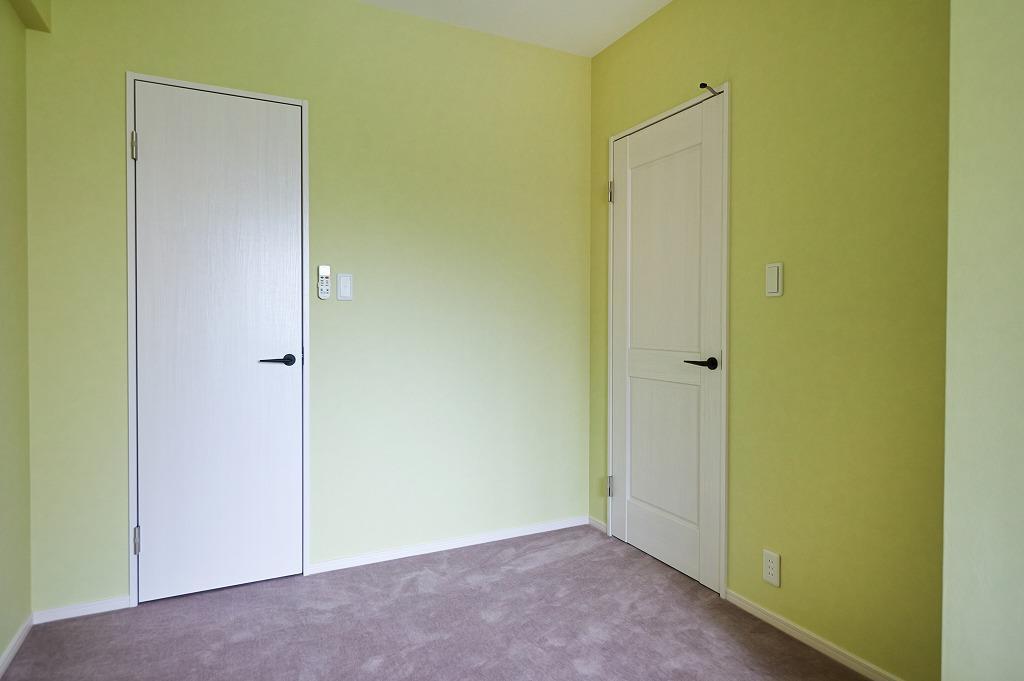 ベッドルーム事例：洋室（部屋によって壁の色を楽しみたい。クラシカルフレンチのような雰囲気の空間）
