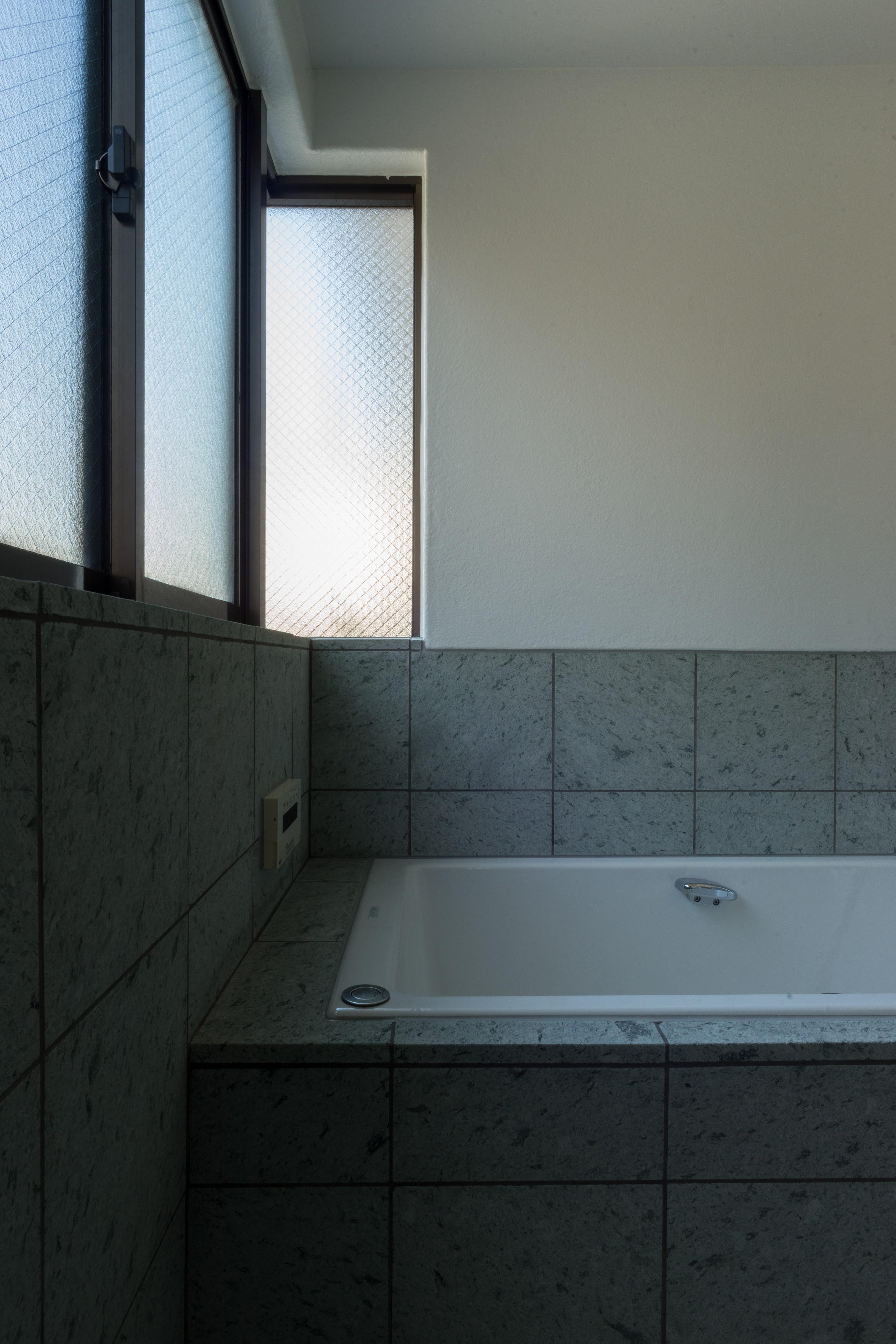 バス/トイレ事例：浴室（パントリーを備えたキッチンのある家：『杉田のリノベーションA』）