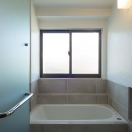 浴室 (椅子にもなる小上がりのある家：『杉田のリノベーションＢ』)