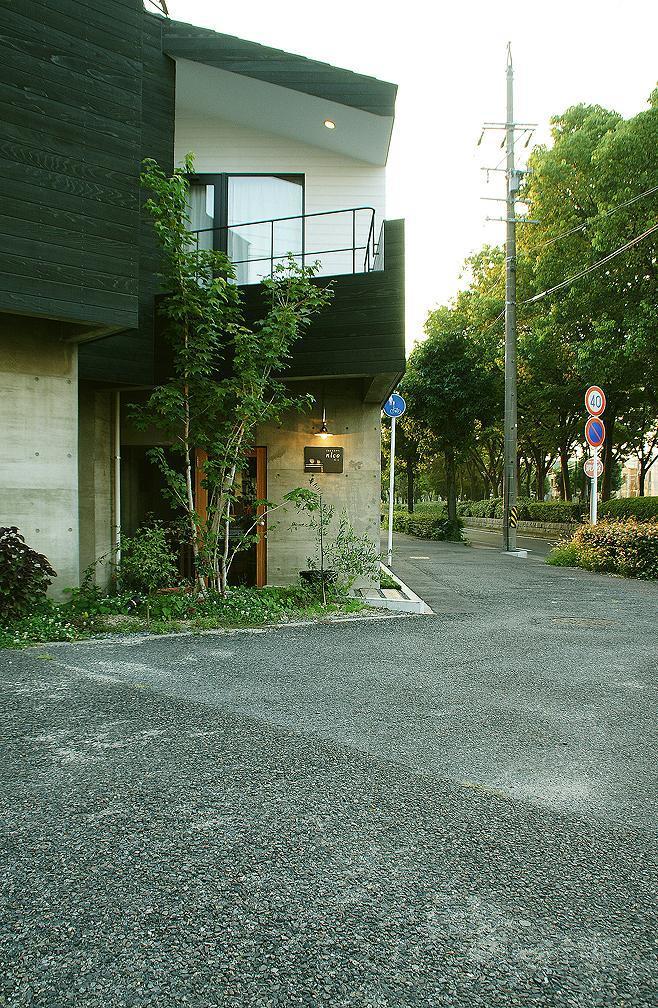 井村正和「『ケローナ通り沿いの住宅』 〜 街並みに調和する２種類の外壁 〜」