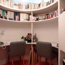 SHAPES—丸・三角・四角の空間を備えた部屋の写真 書斎