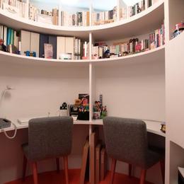 SHAPES—丸・三角・四角の空間を備えた部屋-書斎