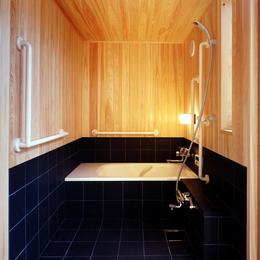 木造スケルトンの家 (浴室)