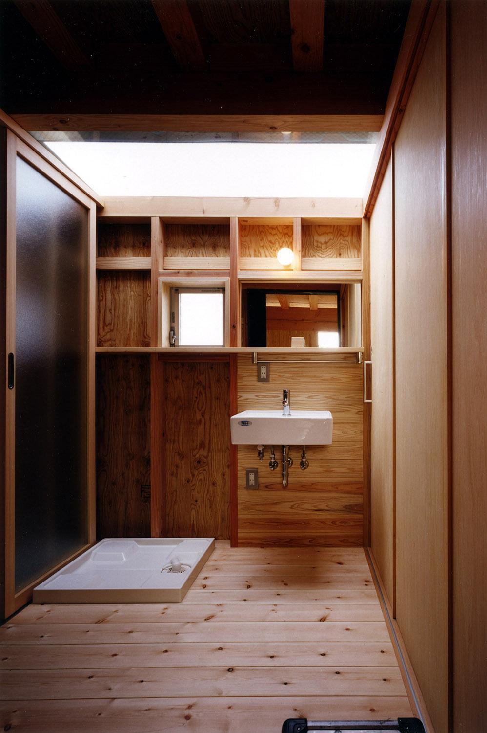 バス/トイレ事例：洗面室（木造スケルトンの家）