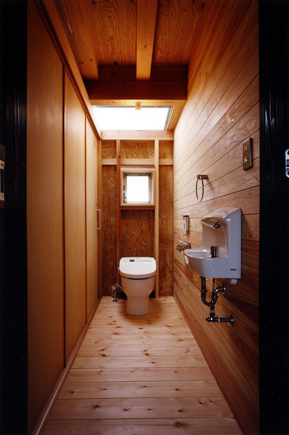 バス/トイレ事例：トイレ（木造スケルトンの家）