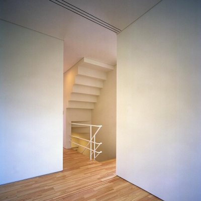 階段　02 (三つの中庭のある家・二世帯住宅｜藤沢台の家)