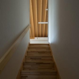 萱方の住宅 (階段)
