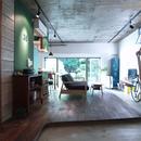 COSTA—部屋の真ん中に自転車を吊るしての写真 リビングルーム