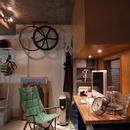 COSTA—部屋の真ん中に自転車を吊るしての写真 ワークスペース