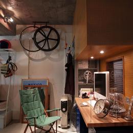 COSTA—部屋の真ん中に自転車を吊るして-ワークスペース