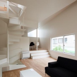 東綾瀬の家-螺旋階段を中心とした空間