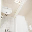 無垢材が優しく薫るスタイリッシュな空間の写真 バスルーム