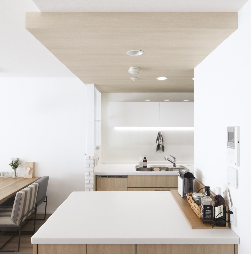 建築家とつくりあげた理想のリノベーション空間 (キッチンにある作業カウンター)
