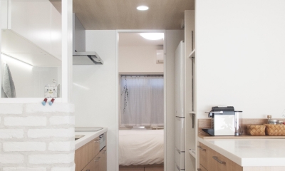 キッチンにある可動式の収納棚｜建築家とつくりあげた理想のリノベーション空間