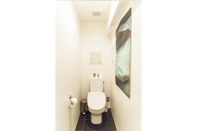 バス/トイレ事例：トイレ（M邸-黒板塗装の壁でLDKと遊びスペースに）
