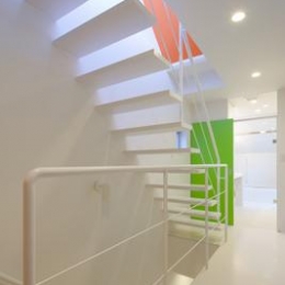阿倍野の家 (白いオープン型階段)