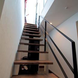 渋谷区E様邸　鉄骨階段とガレージのある家-鉄骨階段