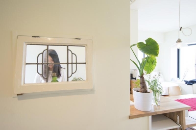 キッチンにある窓 (UEHARA APARTMENT ~３７㎡部分リノベーション~)