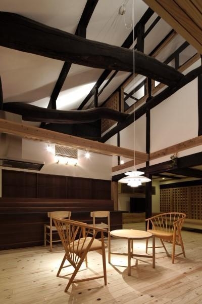 食事室 (今井町の家ー伝統的町家を新しく開発した耐震フレームで現代のライフスタイルにあったリノベーションを実現ー)