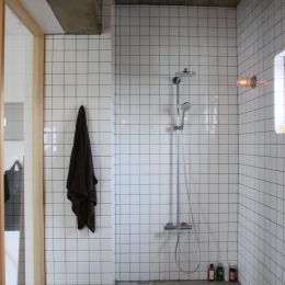90平米のワンルーム-シャワールーム
