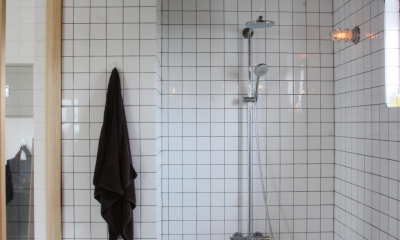 シャワールーム｜90平米のワンルーム