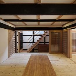 今井町の家ー伝統的町家を新しく開発した耐震フレームで現代のライフスタイルにあったリノベーションを実現ー (家族室)