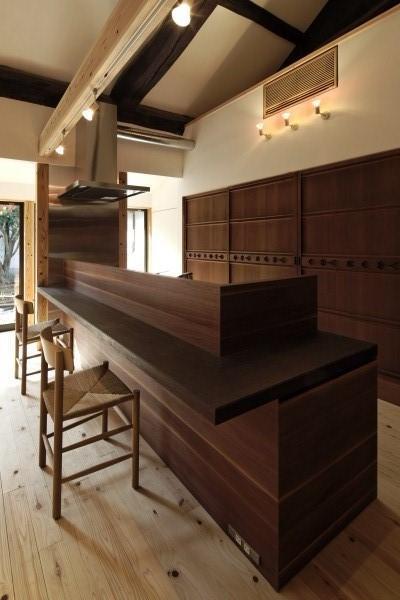 キッチン事例：食事室（今井町の家ー伝統的町家を新しく開発した耐震フレームで現代のライフスタイルにあったリノベーションを実現ー）