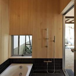 今井町の家ー伝統的町家を新しく開発した耐震フレームで現代のライフスタイルにあったリノベーションを実現ー (浴室)