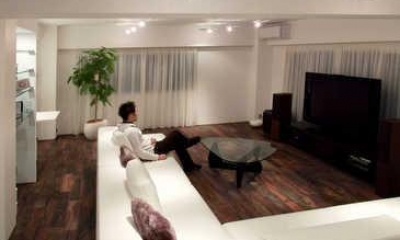 リビング｜Vesper-リッソーニのソファが入る９３m²の部屋