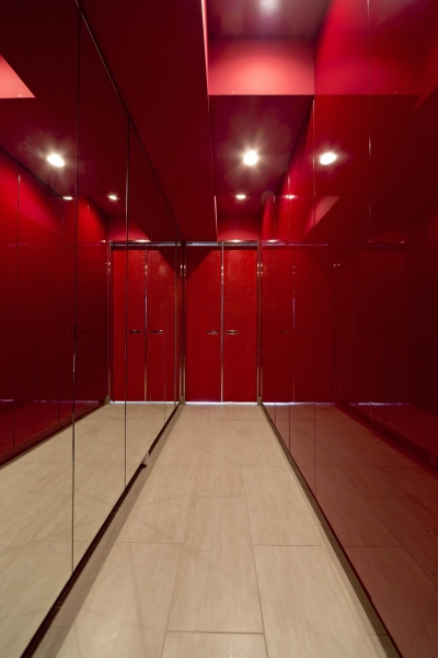 ウォールミラーでお部屋を広く華やかに Suvaco スバコ