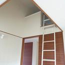 ワンフロアワンルームの木造住宅｜小平の家の写真 子供室のロフト