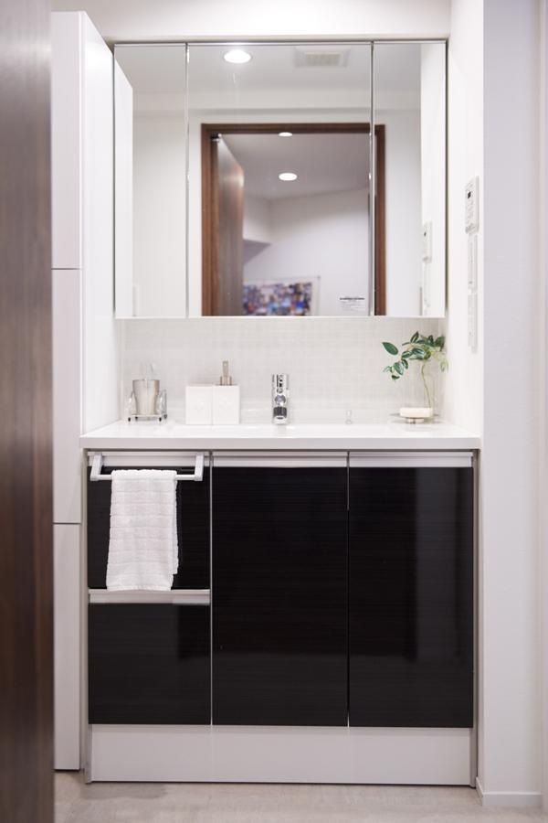 バス/トイレ事例：洗面室（永く住むことを考えてインフラ部分を重視。デザインよりも効率性にこだわった住まい。）